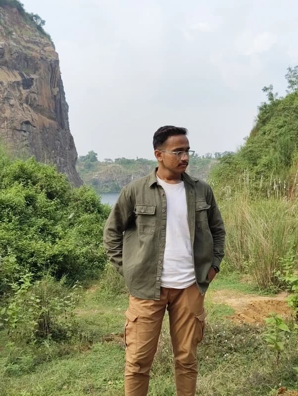 Priyanshu De
